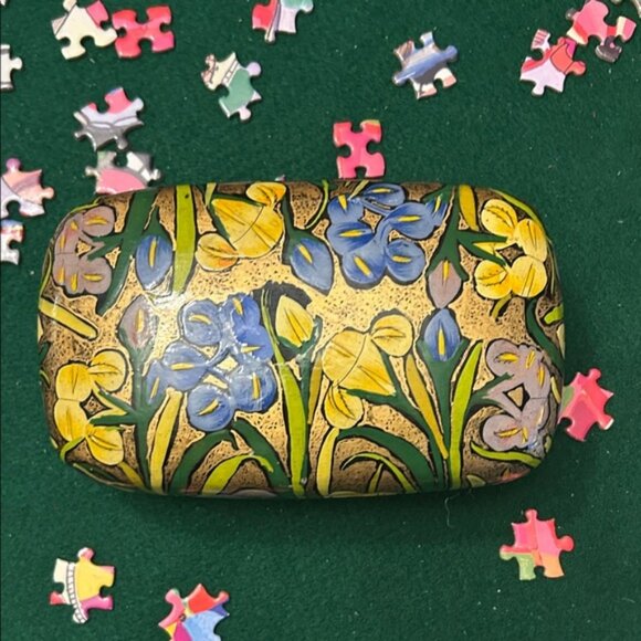 Vintage Kashmir Lacquered Paper Mache Floral Jewelry Trinket Keepsake Box - Picture 2 of 5